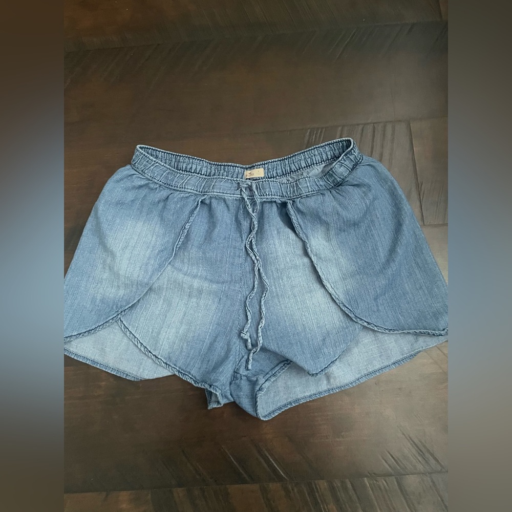 Hollister flowy shorts - mediums
